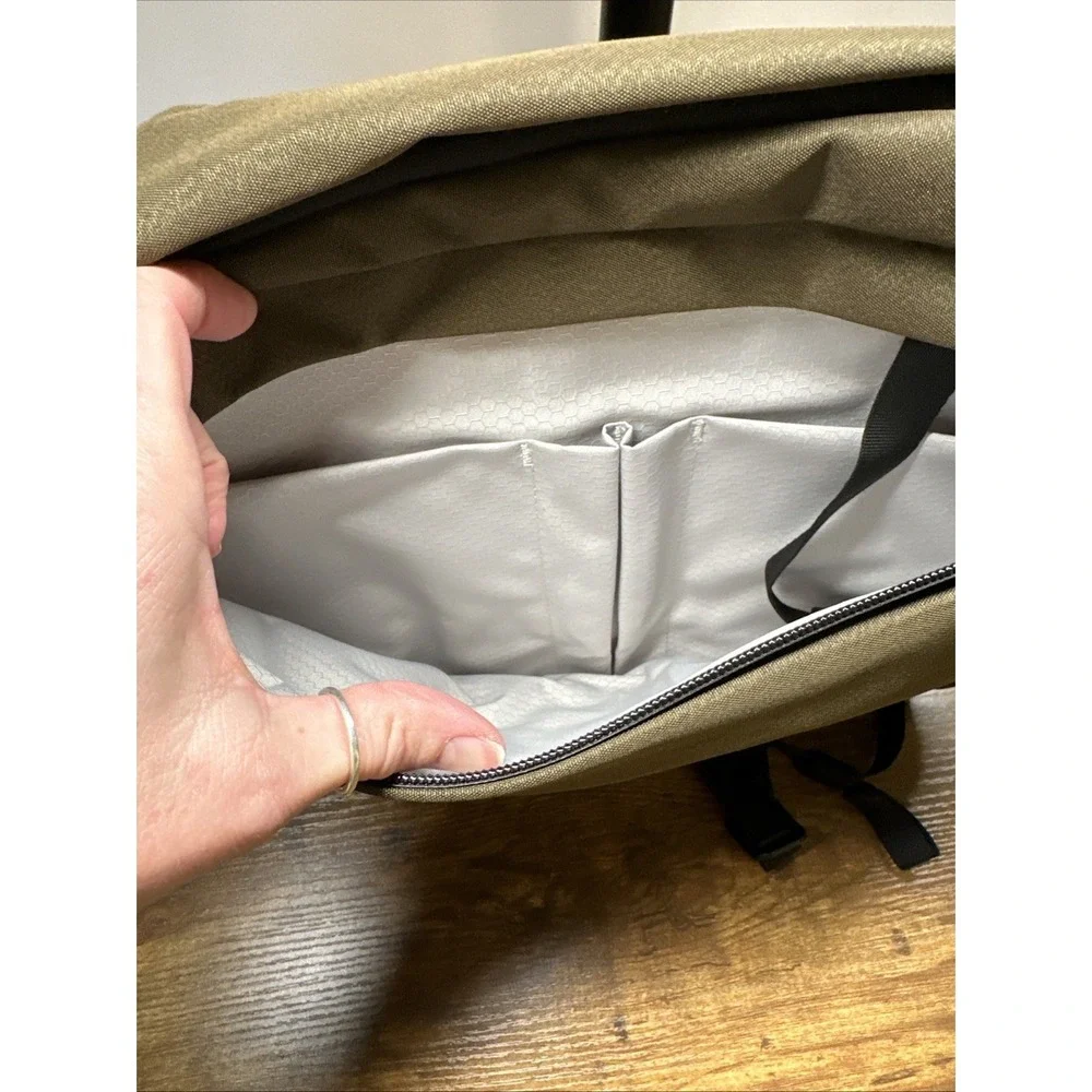 NWOT Alpaka Metro Laptop Bag Backpack Green | Axogrid 210D 12L